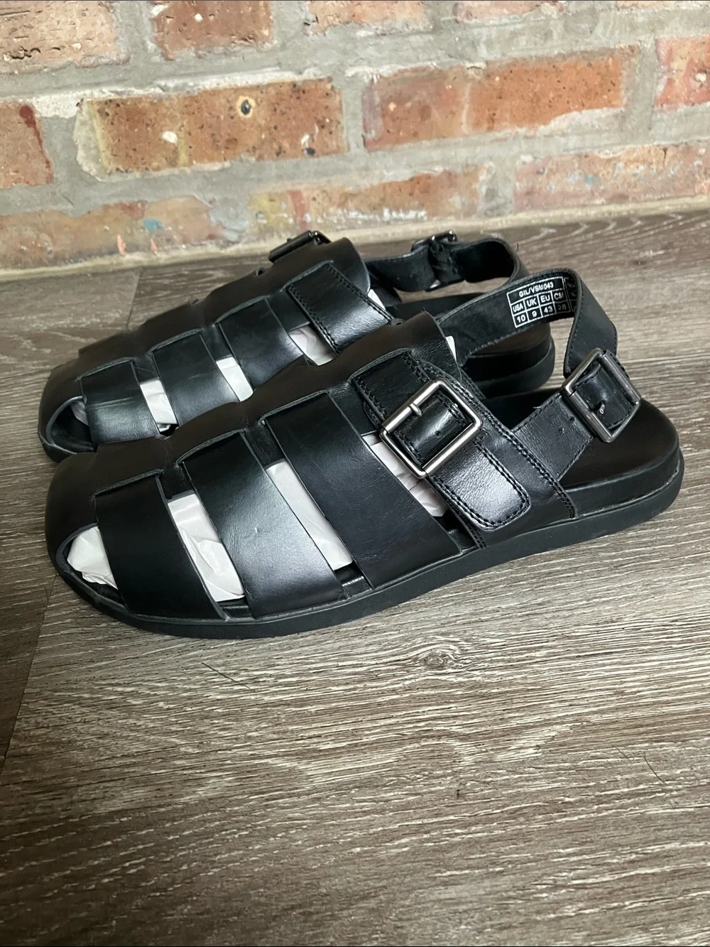 Vionic Men's Black Leather Fisherman Sandals